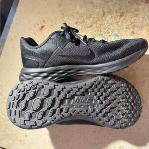 Nike Revolution Ladies Size 9 Black Athletic Shoes